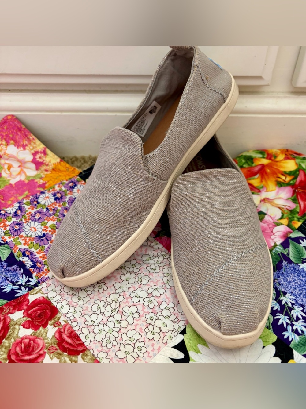 TOMS Gray Silver Sparkle Slip on Women’s Canvas Shoes Size 6